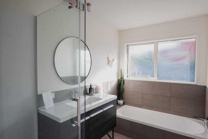 Hidden Gem of Christchurch - Sleeps 13 - image 13