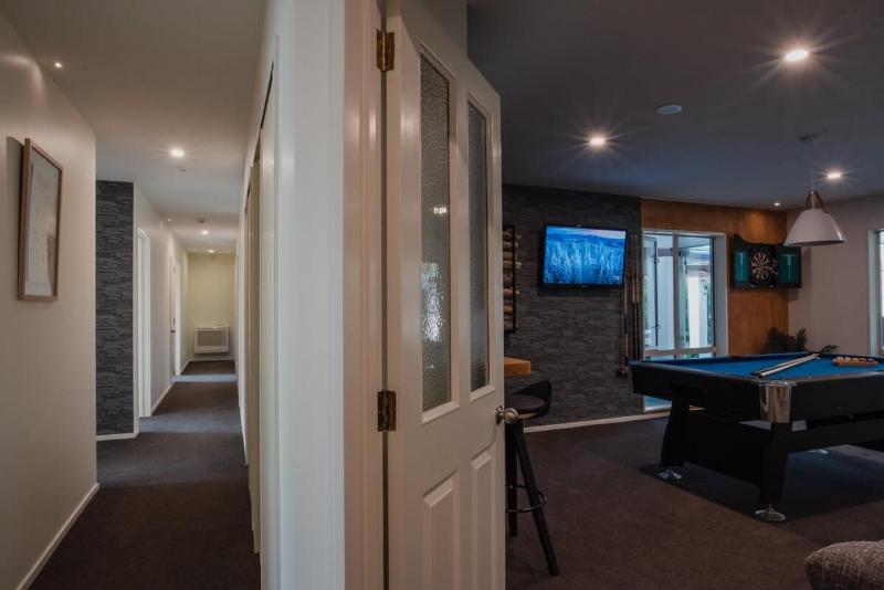 Hidden Gem of Christchurch - Sleeps 13 - image 4