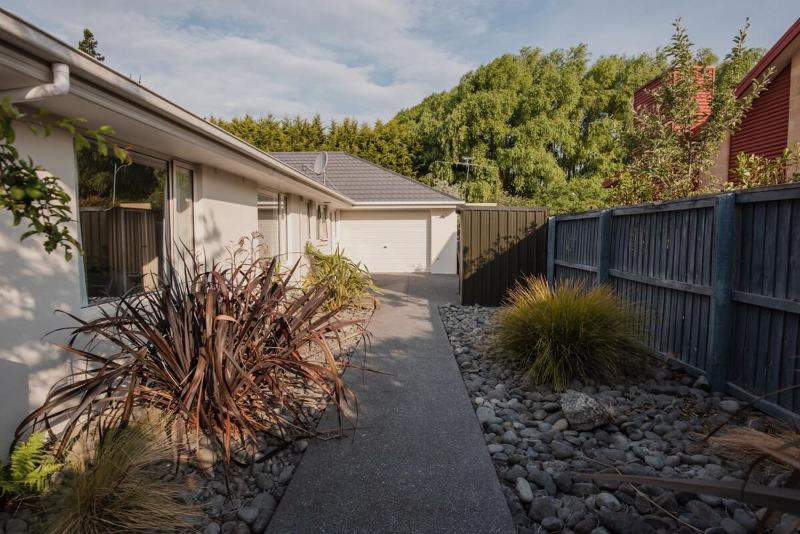 Hidden Gem of Christchurch - Sleeps 13 - image 25