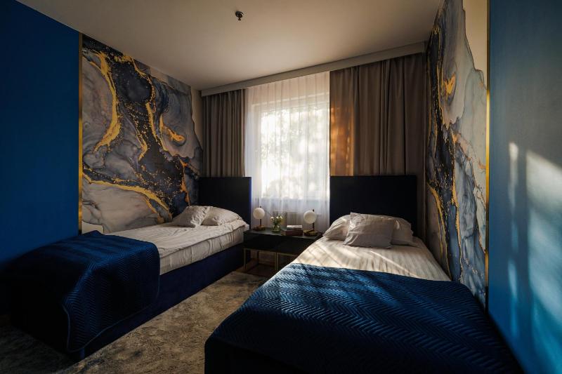 Deluxe Twin Room image 1