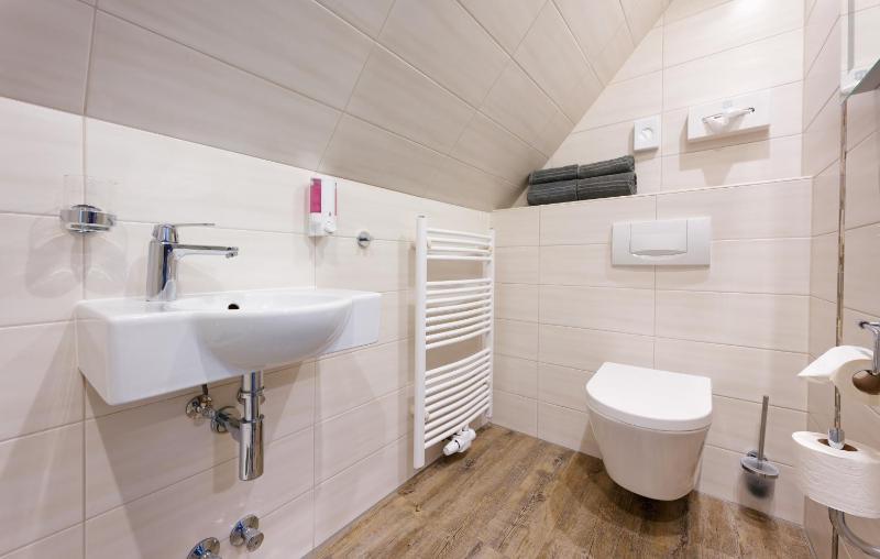 Budget Double Room image 3