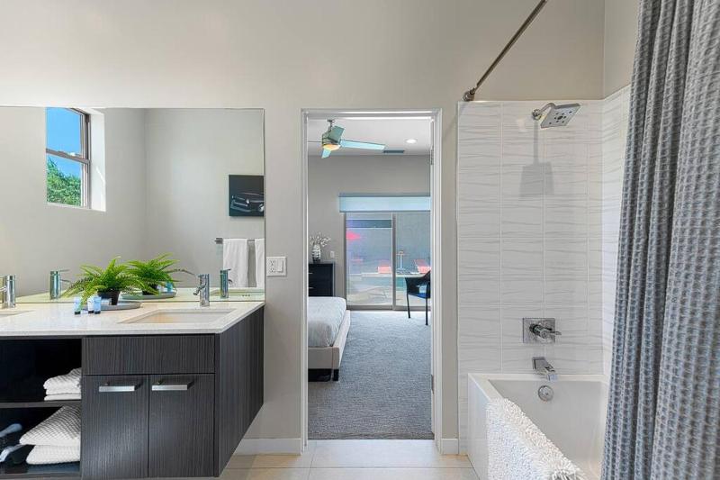 Exclusive Luxury Villa Palm Springs 3 Br plus Casita - image 7