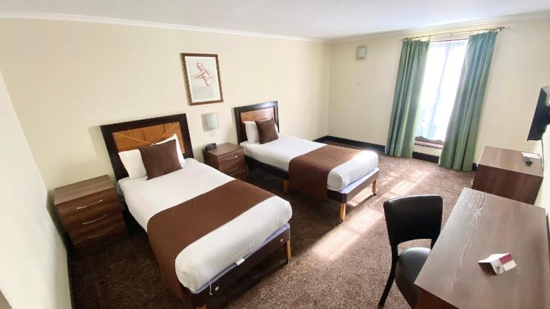 Twin Room image 2