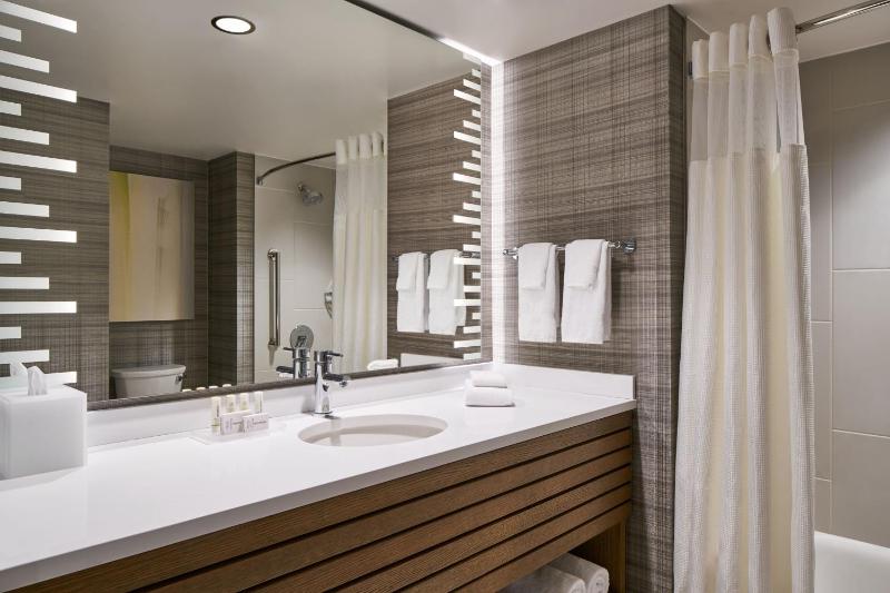 Courtyard by Marriott Washington Downtown/Convention Center - image 7