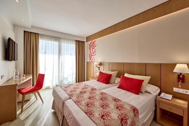 Twin Room image 1