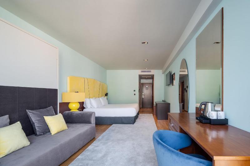 Premium Double Room with Balcony  image 4