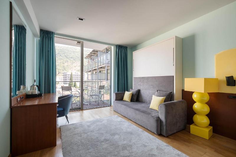 Premium Double Room with Balcony  image 3