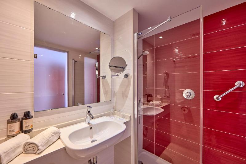 Double Room with Side Sea View image 3