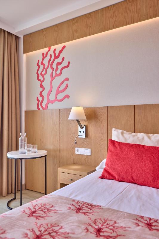 Double Room with Side Sea View (2 Adults + 1 Child) image 3
