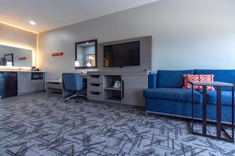 Studio Suite with Two Queen Beds and Sofa Bed - Non-Smoking image 3