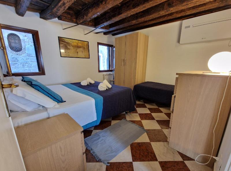 One-Bedroom Apartment image 3
