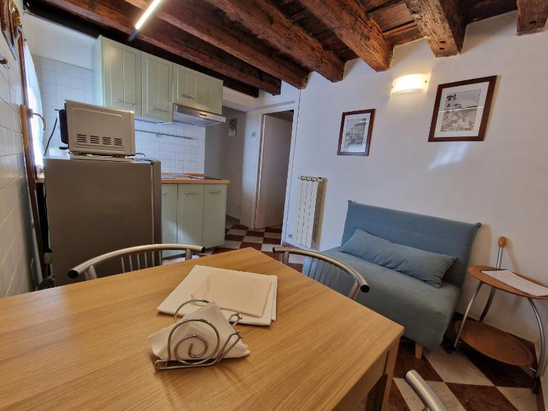 One-Bedroom Apartment image 2