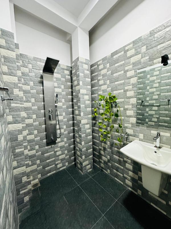 Hidden Villa - image 6