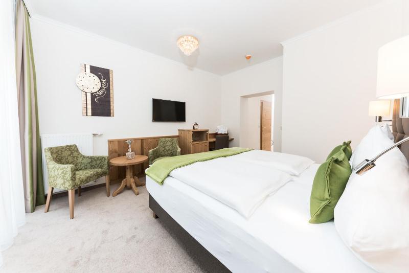 Standard Double Room image 4
