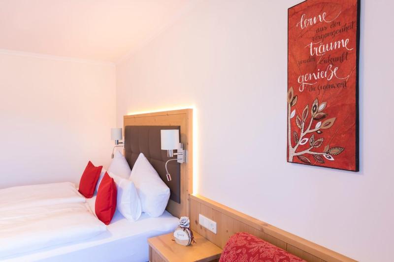 Double Room with Balcony image 3