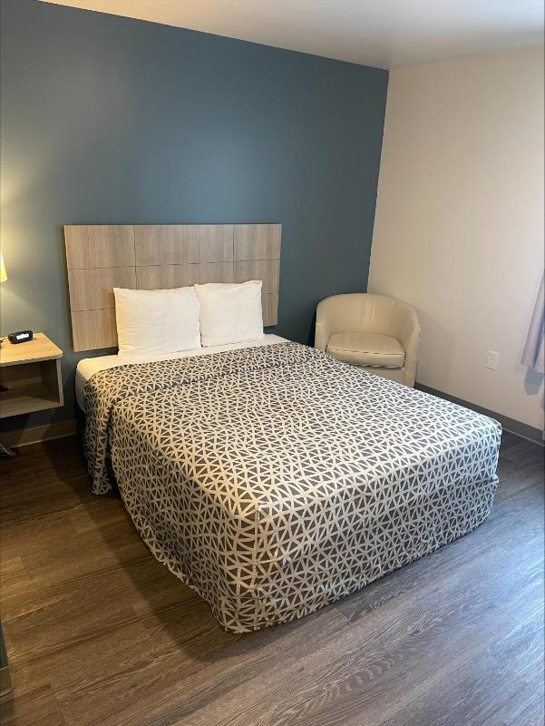 QUEEN SUITE TWO QUEEN BEDS W DISHWASHER (DISHES/COOKWARE INCLUDED) image 2