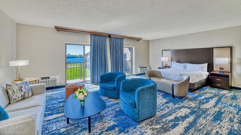 King Suite - Non-Smoking image 4