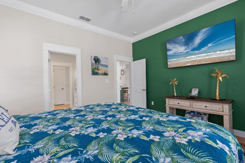 Lucky Turtle - Private marina front home with Pool home - image 19