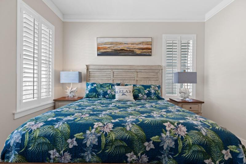Lucky Turtle - Private marina front home with Pool home - image 13
