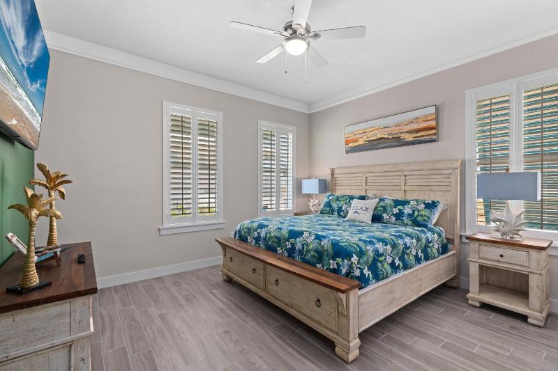 Lucky Turtle - Private marina front home with Pool home - image 31