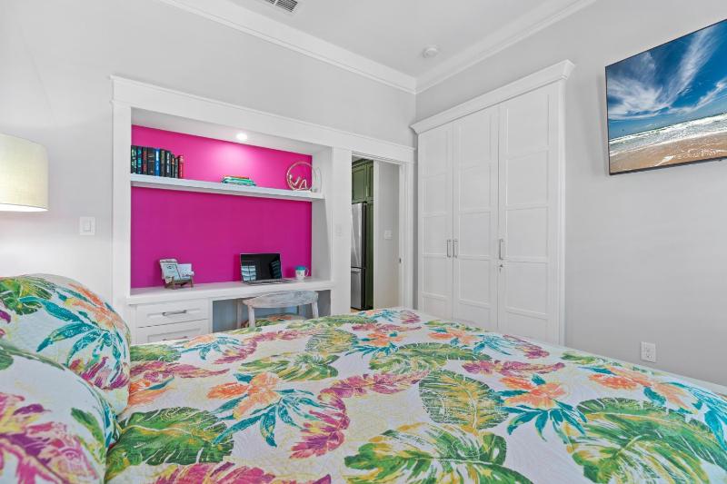 Lucky Turtle - Private marina front home with Pool home - image 14