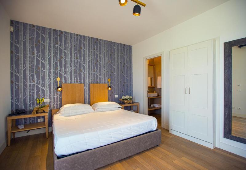 Double Room image 2