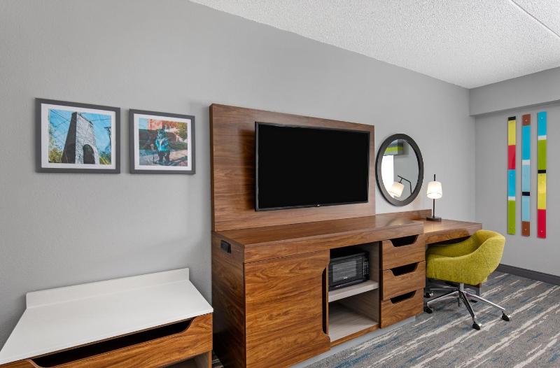 King Room with Accessible Tub - Mobility and Hearing Access/Non-Smoking image 2