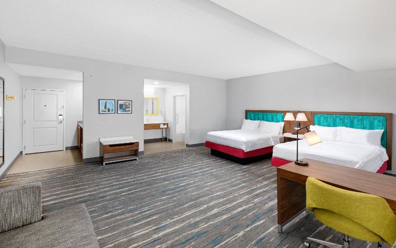 Queen Studio Suite with Two Queen Beds - Non-Smoking image 2