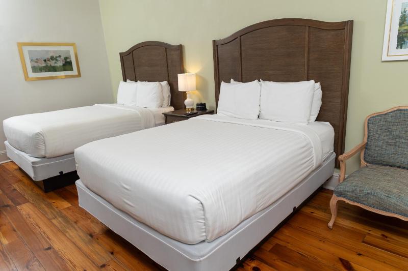 Deluxe Room with Two Queen Beds image 1