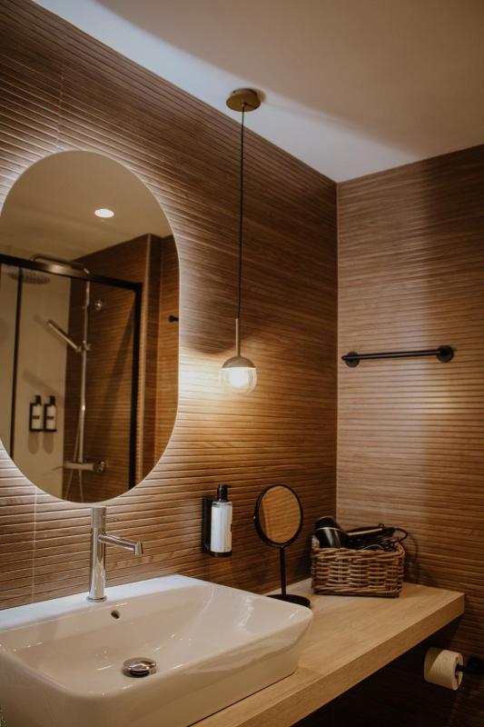 Double or Twin Room with Balcony image 4