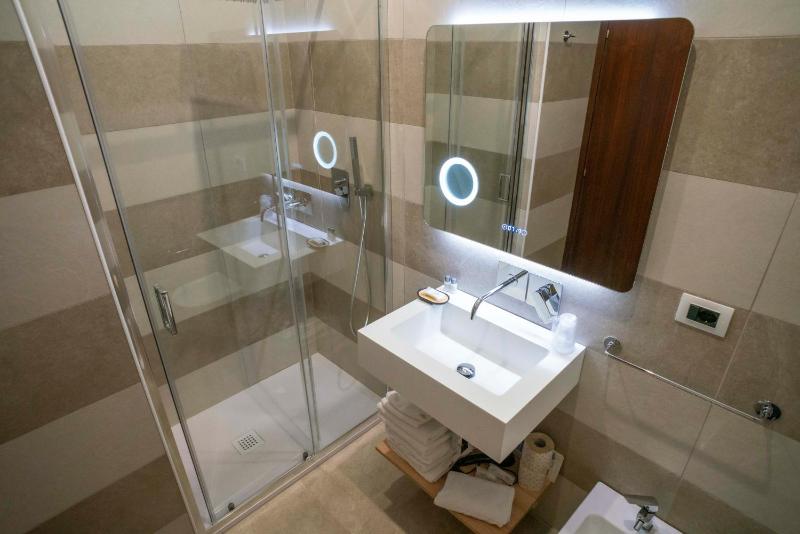 Double or Twin Room with Balcony image 3