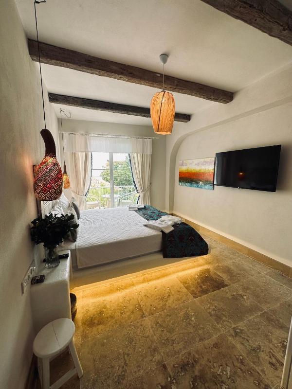 Deluxe Double Room with Sea View image 4