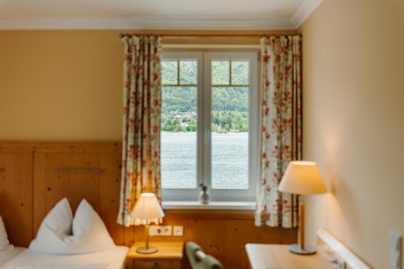 Double Room with Lake View image 4