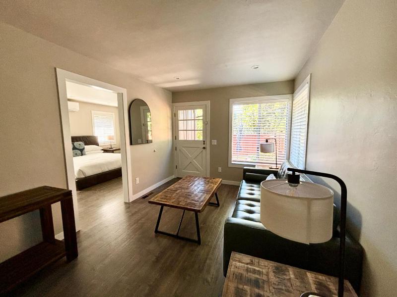 Valley View King Suite - Not Pet Friendly image 1