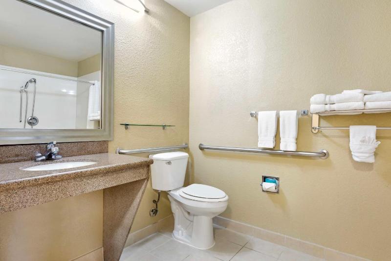 King Room with Sofa Bed - Disability Access/Non-Smoking image 2