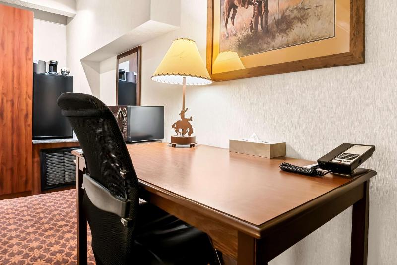 King Room with Bath Tub - Disability Access image 3