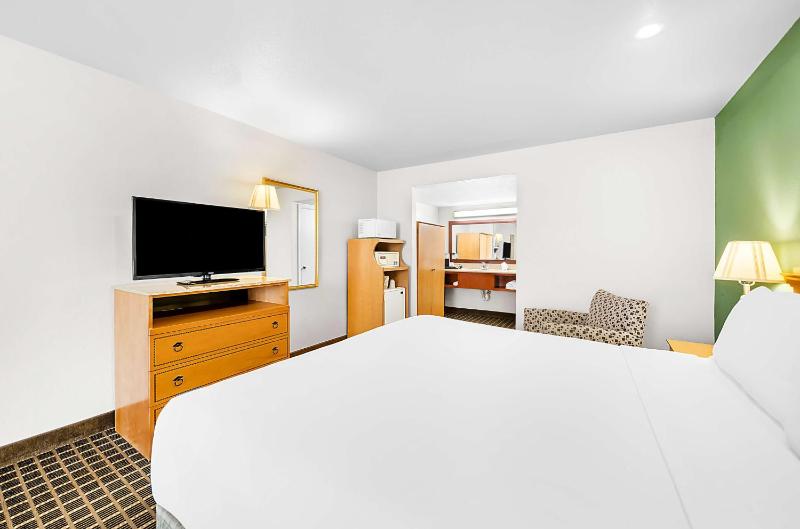 King Room image 3