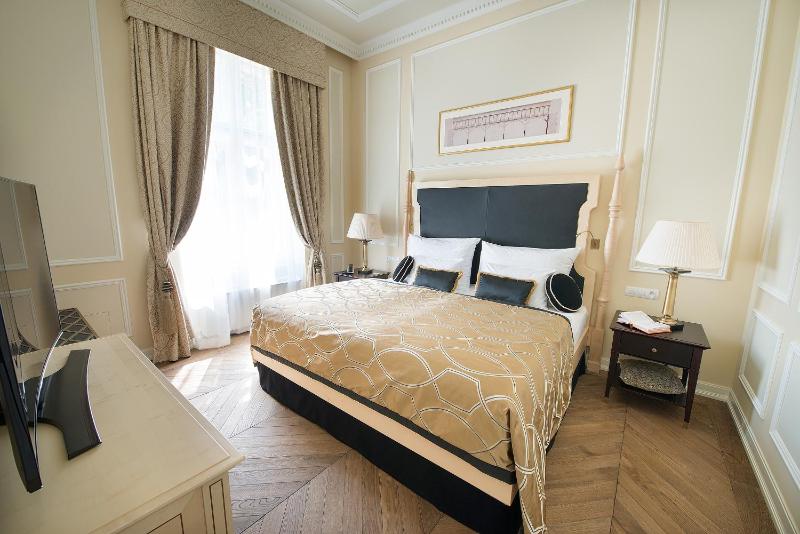 Wilson Deluxe Junior Suite (including daily refilled free mini bar) image 4