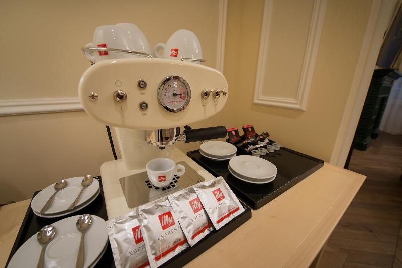 Wilson Deluxe Junior Suite (including daily refilled free mini bar) image 2