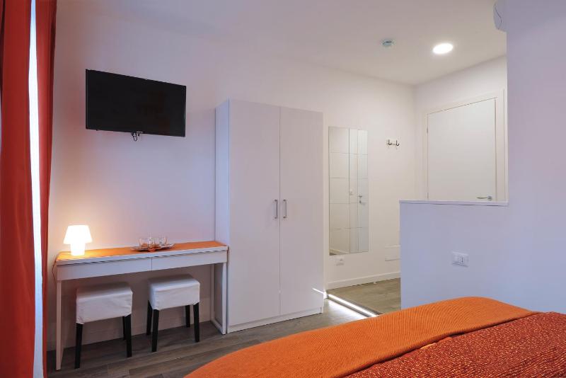 Double Room image 2