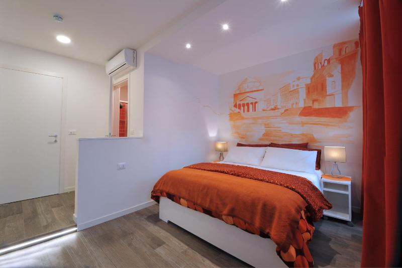 Double Room image 3