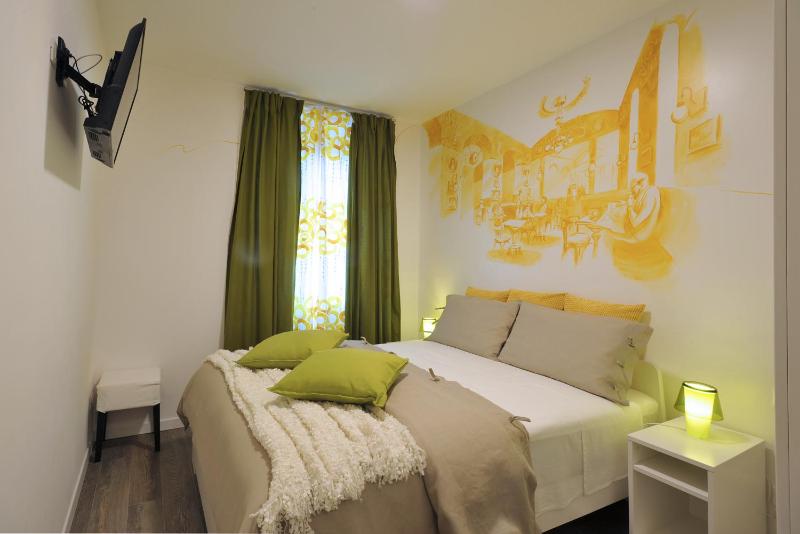 Small Double Room image 3