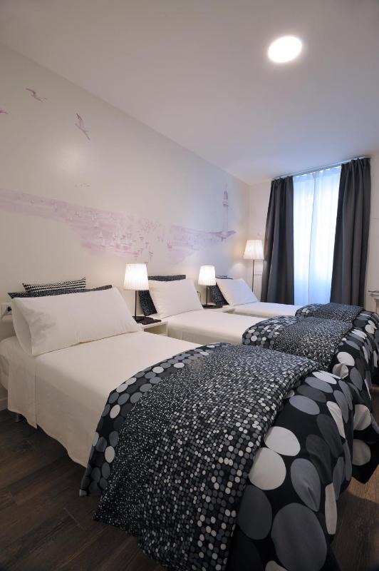 Basic Triple Room image 4