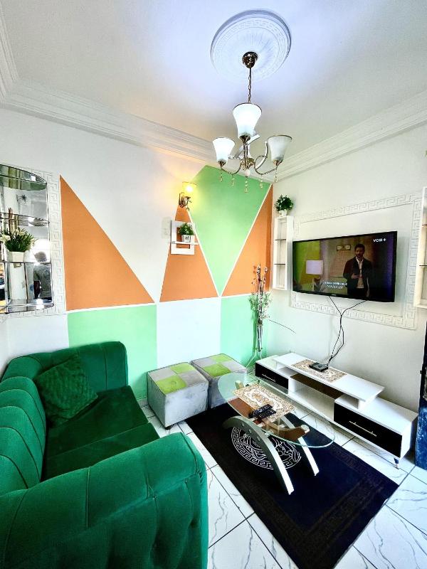 1 Bed Studio Sleeps 2 - Canal View Wifi Parking - image 1