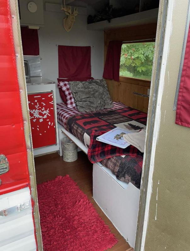 Caravan (3 Adults) with Shared Bathroom image 4