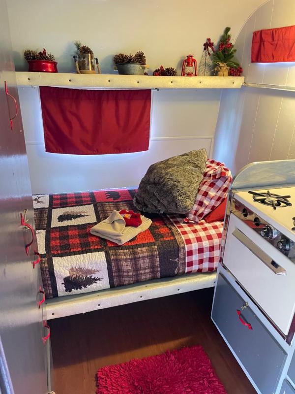 Caravan (3 Adults) with Shared Bathroom image 3