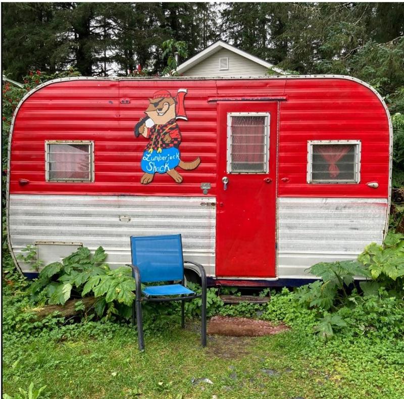 Caravan (3 Adults) with Shared Bathroom image 1