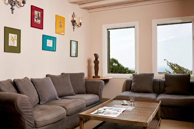 Four-Bedroom Villa with Sea View (11 adults, 180m2)  image 3