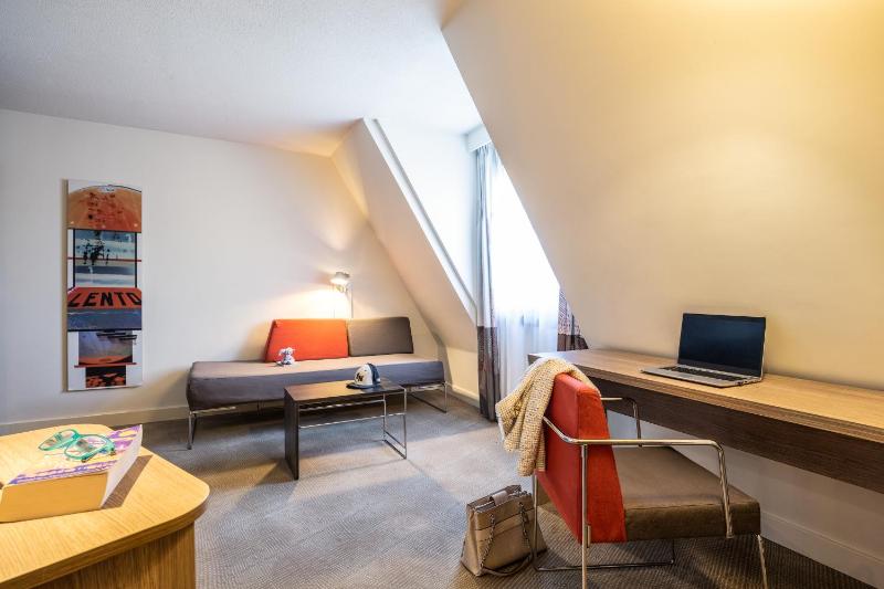 Accessible Superior Room with Double Bed and Two Sofabeds image 2
