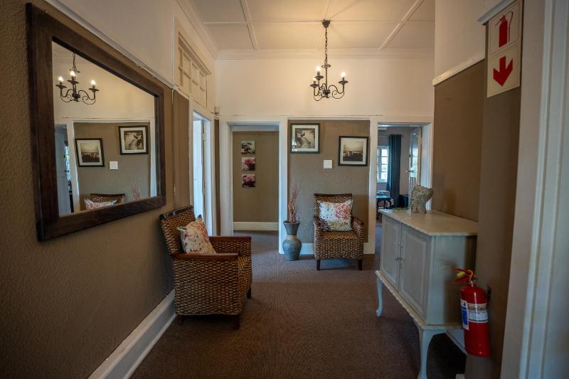 Palm Tree Manor - image 2